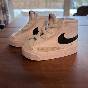Nike Blazer Mid 77 size 3C